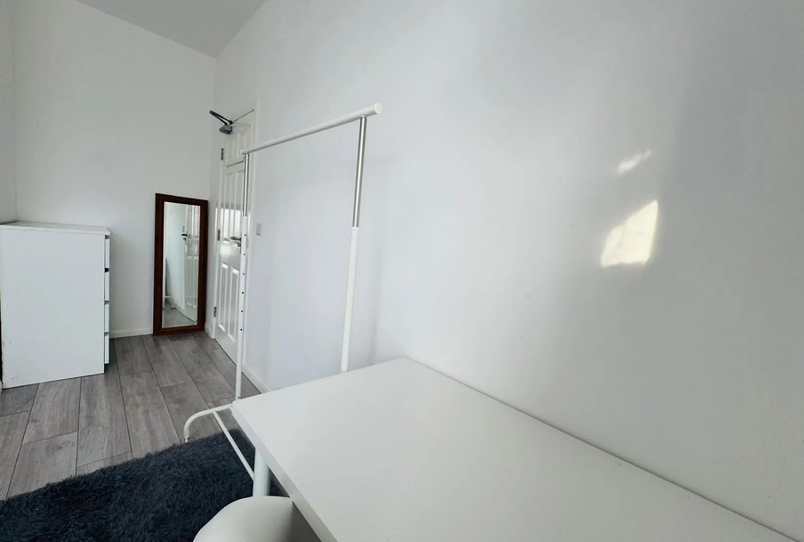 Guest house Free Parking For Spacious Double Bedrooms With Ensuite Bathroom Near Abby Wood For Elizabeth Line And Network Rail Belverdere